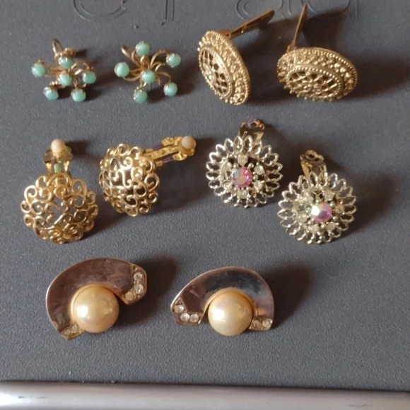 Earrings - Picture 1 of 4